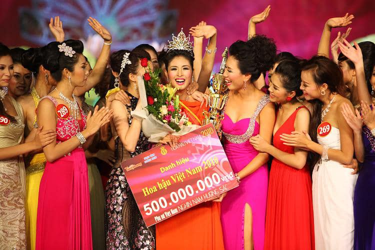 Hoa hậu Ngọc Hân đăng đàn nói về vương miện, ẩn ý chuyện của Ý Nhi, khuyên đàn em biết ơn antifan? - Hình 1