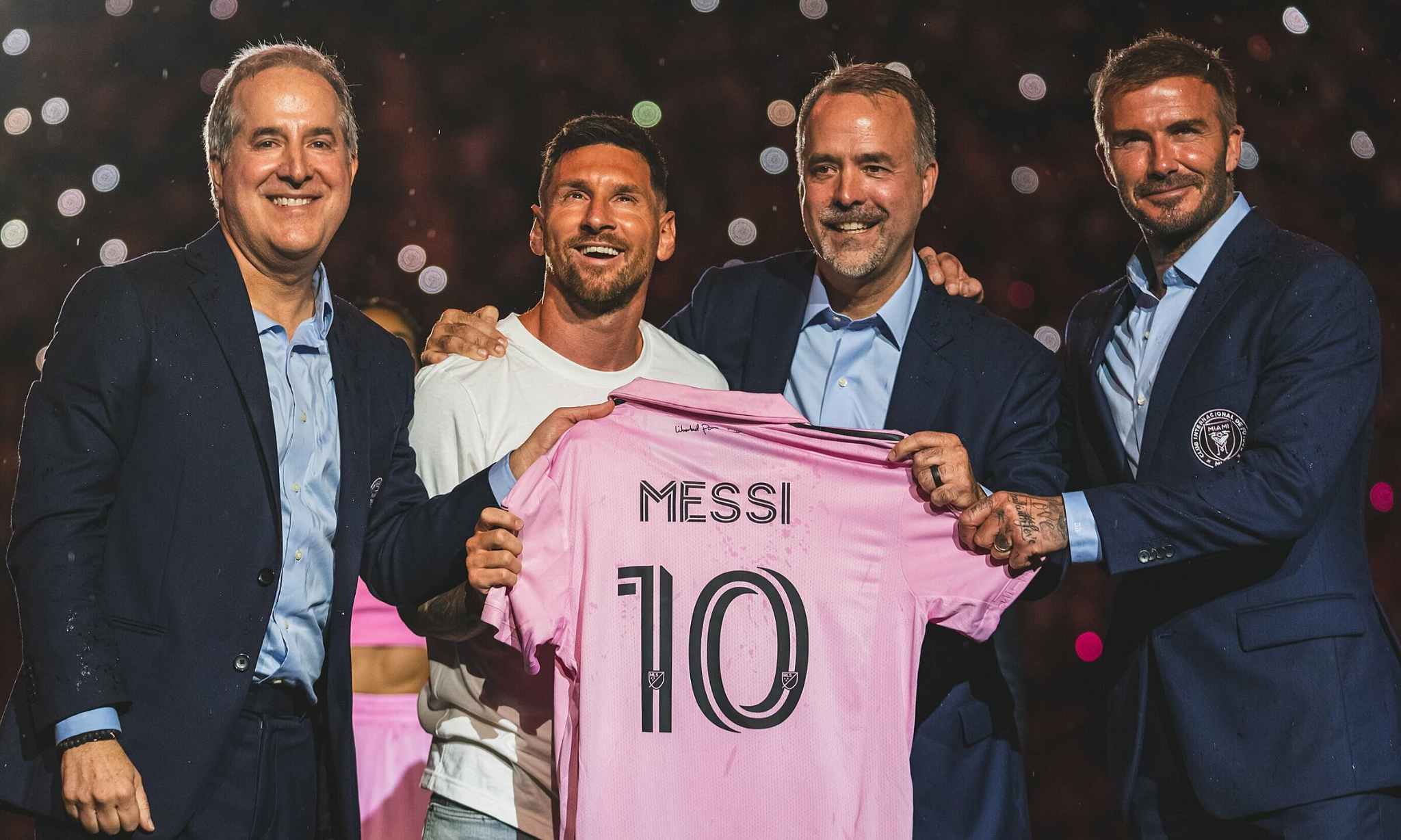 Messi - Beckham bị vướng vào cuộc ẩu đả nghiêm trọng, fan messi bị đánh bầm dập vì lý do vô lý - Hình 5