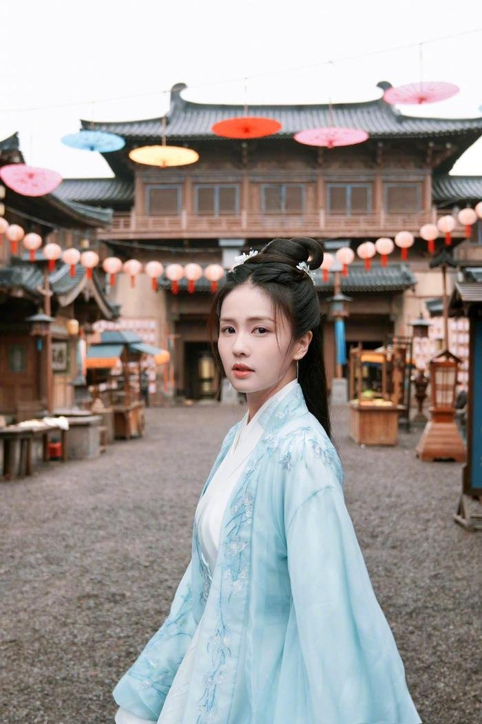 Bạch Lộc công khai hình ảnh thời mới quen Nhậm Gia Luân, fan đặt nghi vấn chia tay Vương Hạc Đệ? - Hình 2