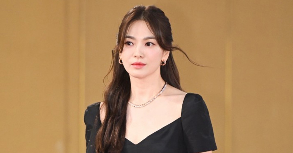 Song Hye Kyo bị tiền bối bóc trần con người thật, có hành động không ngờ với người từng nâng đỡ - Hình 6