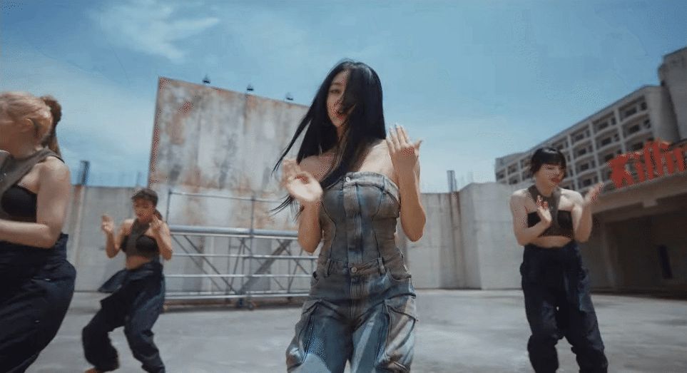 Trưởng nhóm TWICE tung MV solo đầu tiên: nhạc phù hợp nhưng thiếu điểm nhấn, thành tích ra mắt về sau aespa - Hình 2