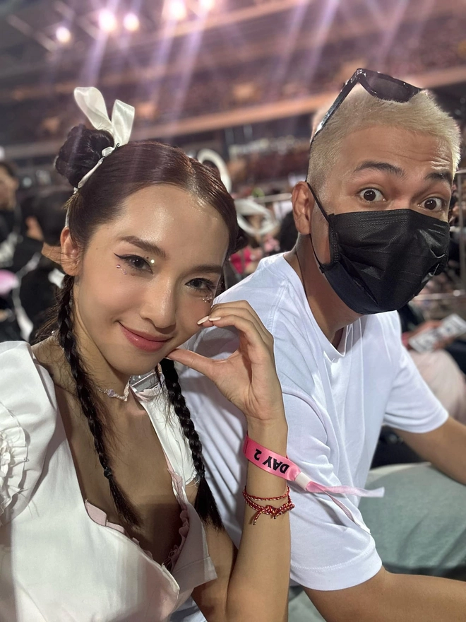 Concert Blackpink: Muôn vàn sắc thái của Sao Việt - người hào hứng bậc khóc, kẻ biểu cảm thất thần - Hình 1