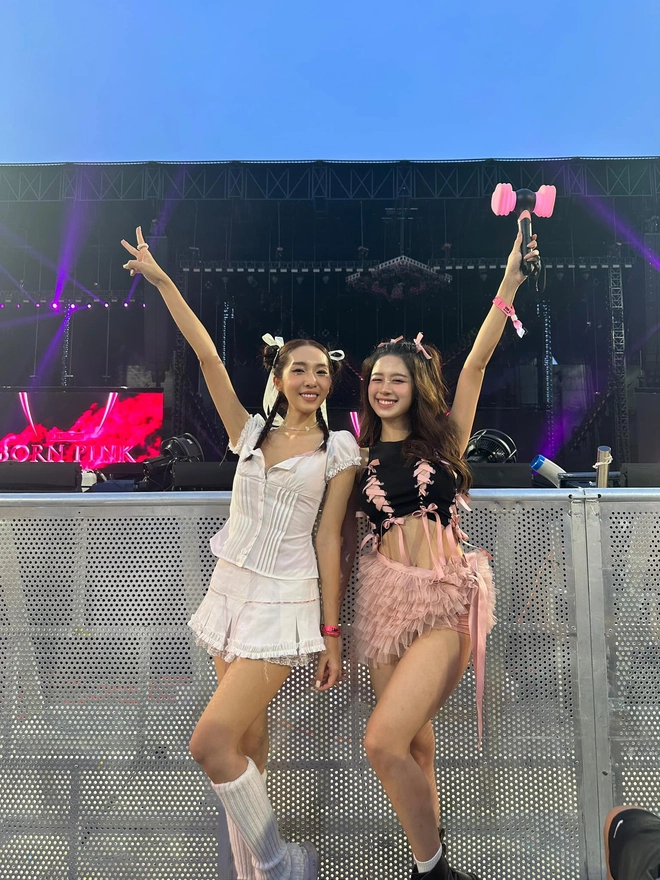 Concert Blackpink: Muôn vàn sắc thái của Sao Việt - người hào hứng bậc khóc, kẻ biểu cảm thất thần - Hình 3