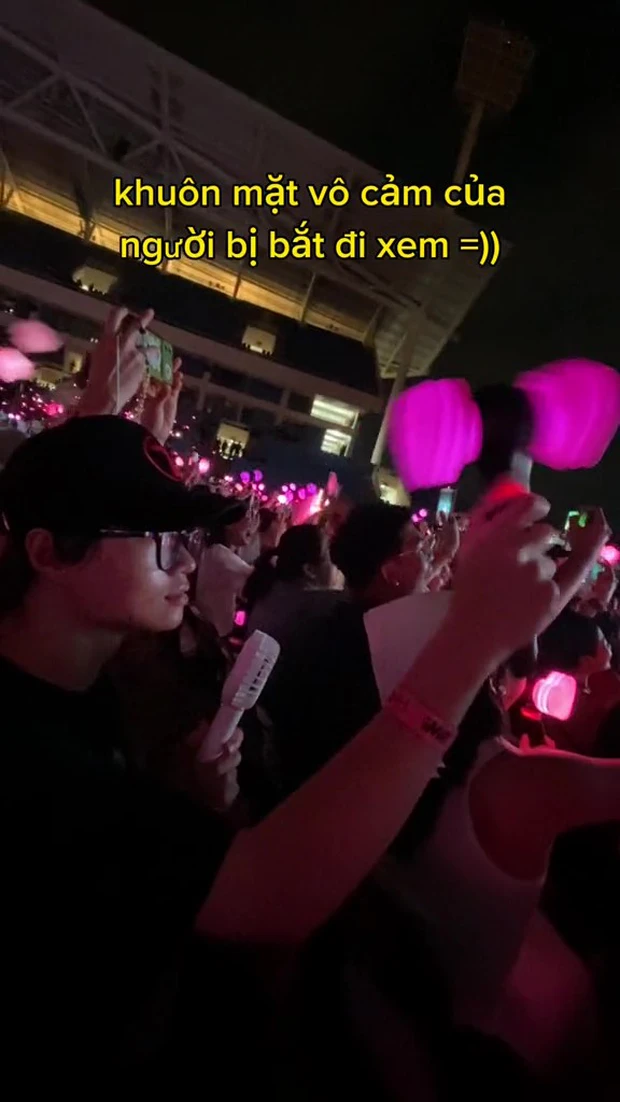 Concert Blackpink: Muôn vàn sắc thái của Sao Việt - người hào hứng bậc khóc, kẻ biểu cảm thất thần - Hình 7