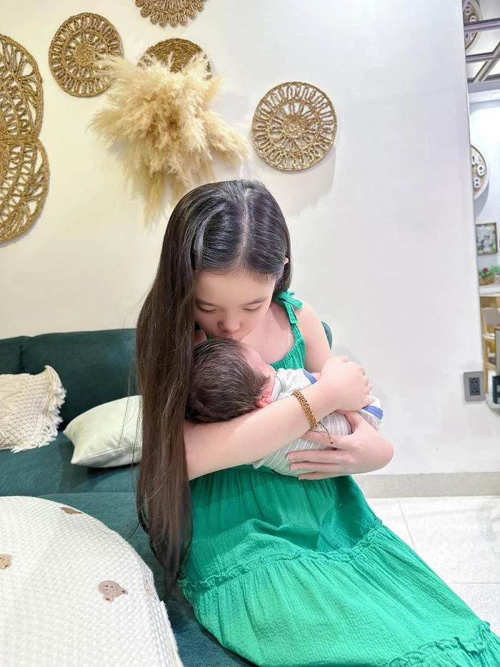 Phương Trinh Jolie tiết lộ sức khỏe bất thường của 2 mẹ con hậu ở cữ , CĐM lo sốt vó - Hình 7