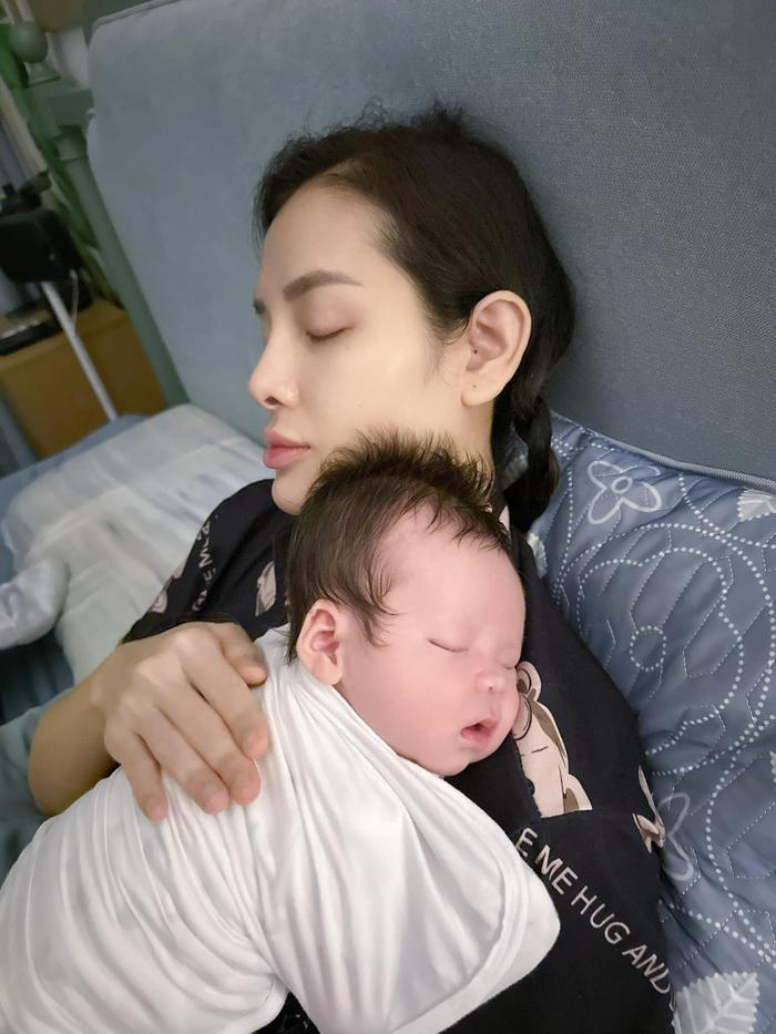 Phương Trinh Jolie tiết lộ sức khỏe bất thường của 2 mẹ con hậu ở cữ , CĐM lo sốt vó - Hình 1