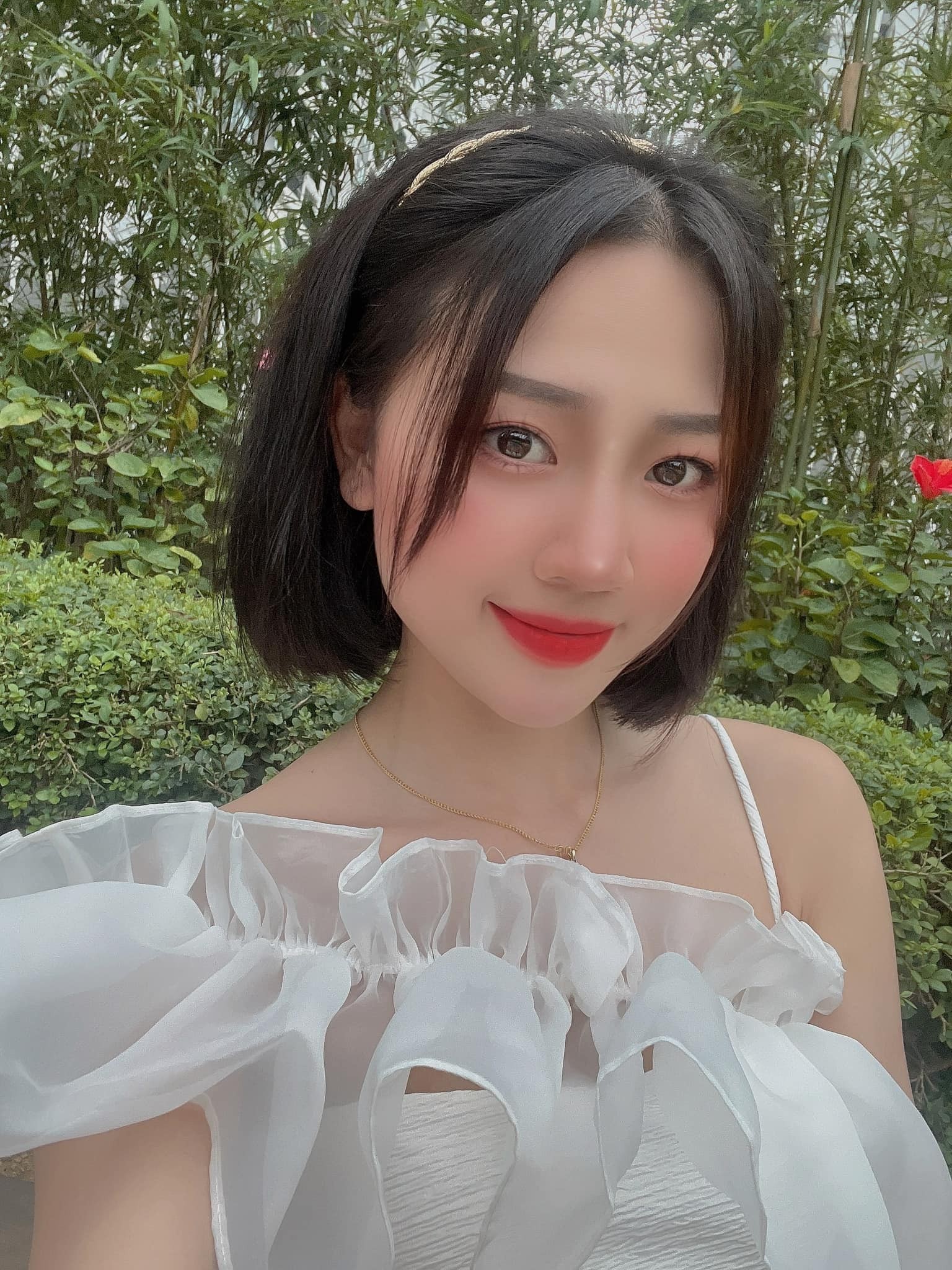 Hotgirl Lan Anh SMV: Học vấn khủng, mới công khai bạn trai hotboy đã bị tố giật chồng, bà cả dằn mặt - Hình 7