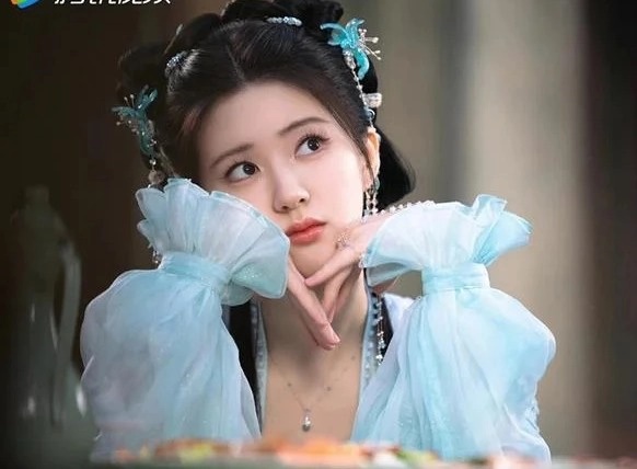Triệu Lộ Tư xài lại chiêu cũ để đánh bóng tên tuổi, không ngại đụng chạm với loạt mỹ nhân Cbiz - Hình 4