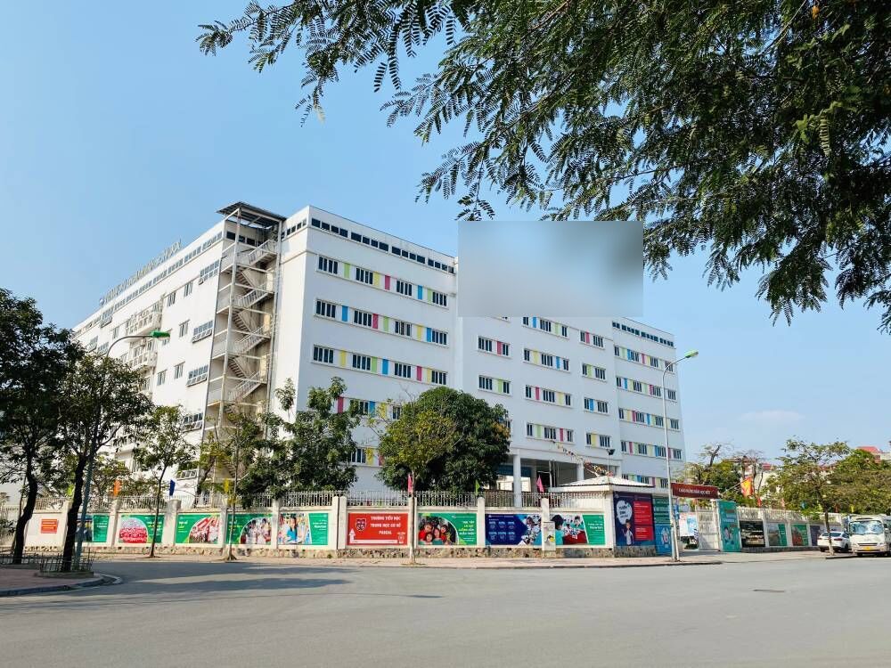 Bữa ăn 1 Trường tiểu học quốc tế ở Hà Nội có gián, học sinh hỏi thì cô giáo lấp liếm: Đây là con ong - Hình 1