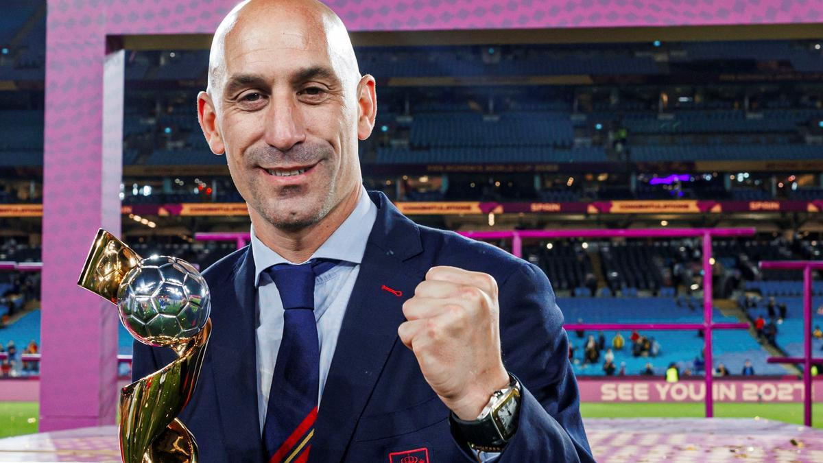 Chủ tịch RFEF gây phẫn nộ vì cưỡng hôn nhà vô địch World Cup nữ 2023 ngay trên bục vinh quang - Hình 7