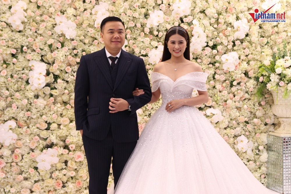 Nhất Trung: Đạo diễn phim Cua Lại Vợ Bầu, đa tài bật nhất Vbiz - vừa sáng tác nhạc, vừa làm phim - Hình 3