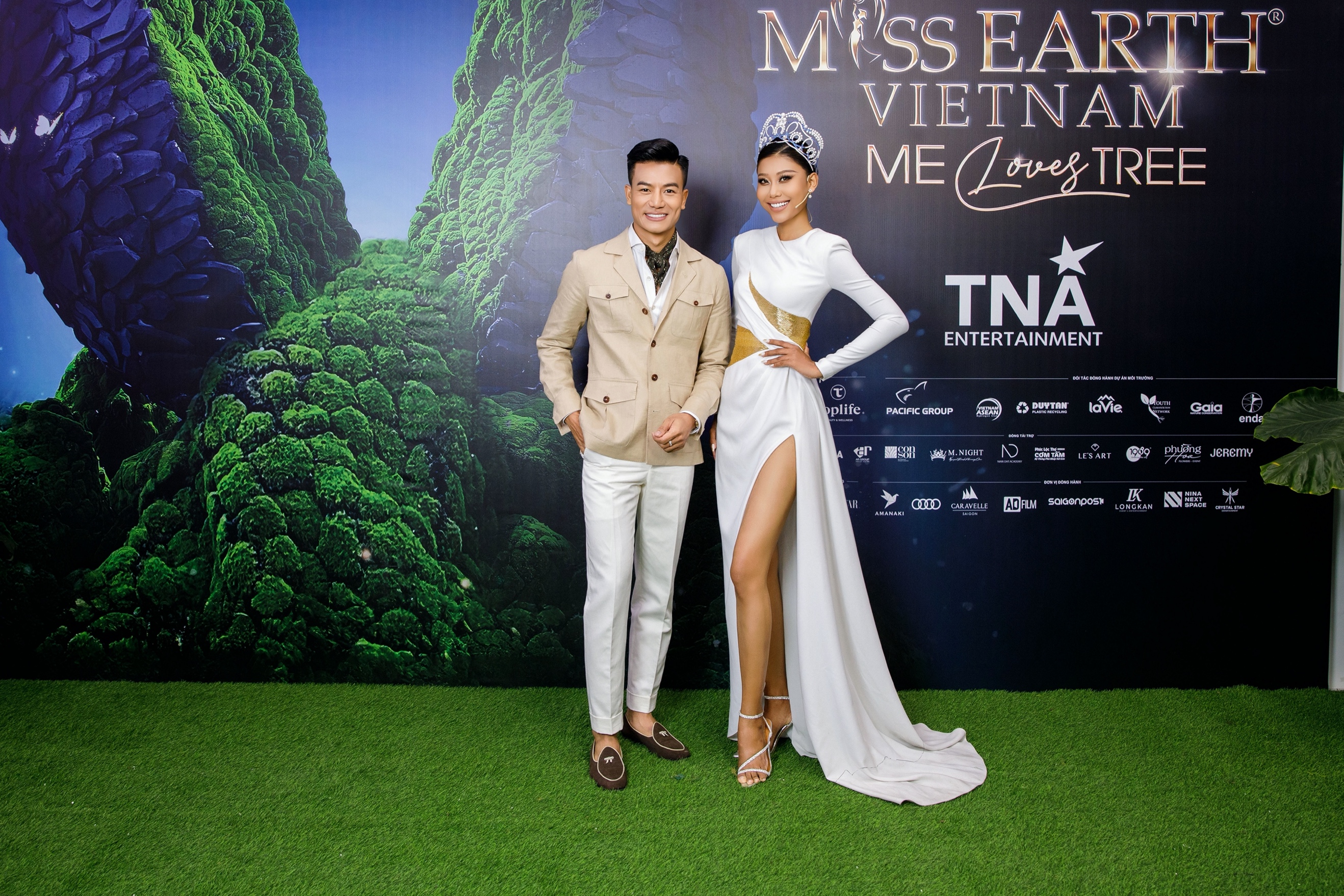 Á hậu Thạch Thu Thảo đi xe đò từ Cần Thơ lên SG dự sự kiện và tham vọng bước lên sàn catwalk quốc tế - Hình 4