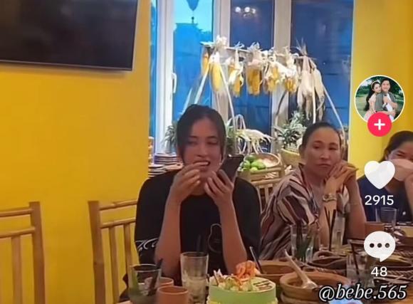 HIEUTHUHAI có hành động gây sốc giữa lúc HH Tiểu Vy vướng ồn ào hẹn hò, đến nàng hậu cũng ngỡ ngàng - Hình 1