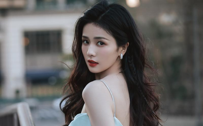 Bạch Lộc dạo phố lại bị tóm gọn chi tiết diện đồ đôi, danh tính nửa kia khiến netizen sốc nặng! - Hình 4