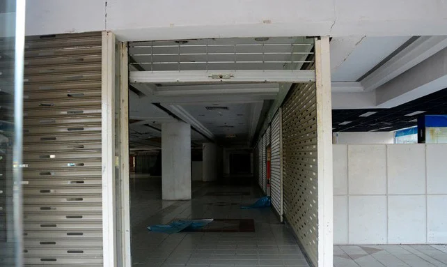 Cao ốc 3 cây nhang giữa lòng Sài Gòn: Bỏ hoang 30 năm không ai dám ở và tin đồn ma ám cực đáng sợ - Hình 7