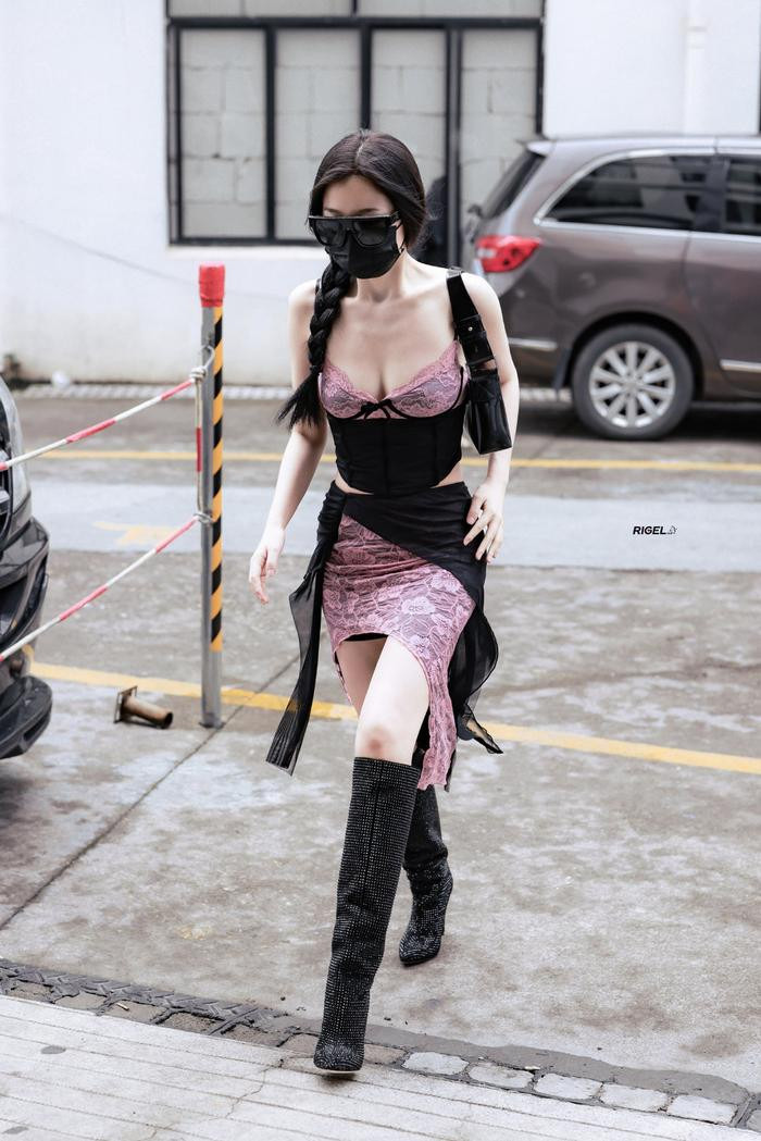 Triệu Lộ Tư được Trần Vỹ Đình tâng bốc, gọi là Nữ hoàng phim bạo, ăn đứt Dương Mịch, Triệu Lệ Dĩnh - Hình 10