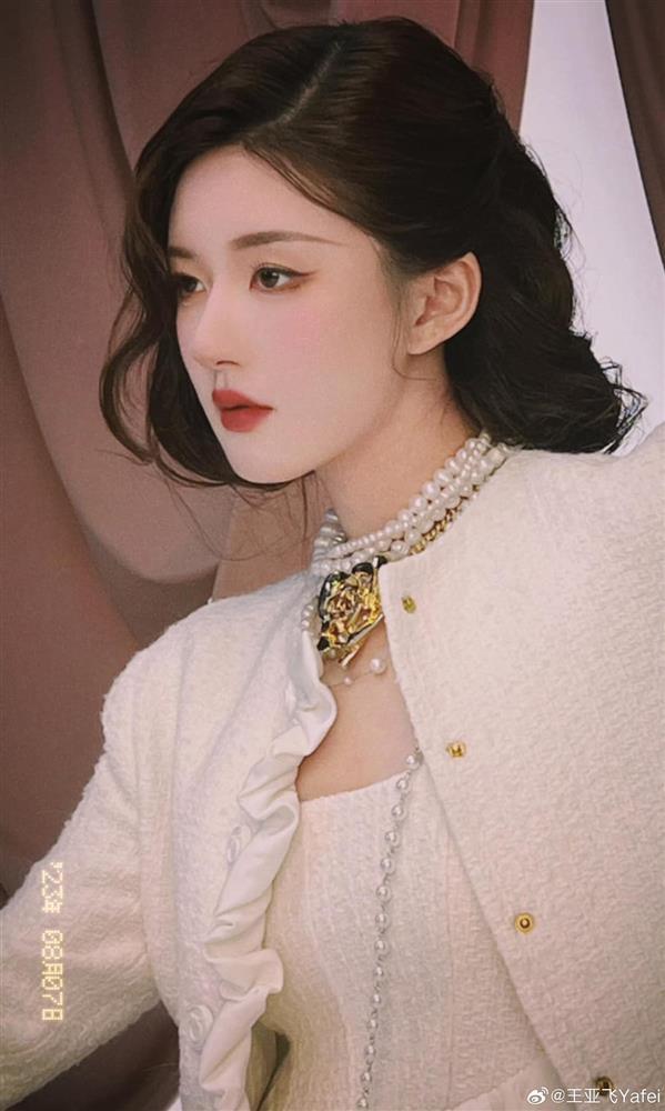 Triệu Lộ Tư được Trần Vỹ Đình tâng bốc, gọi là Nữ hoàng phim bạo, ăn đứt Dương Mịch, Triệu Lệ Dĩnh - Hình 5