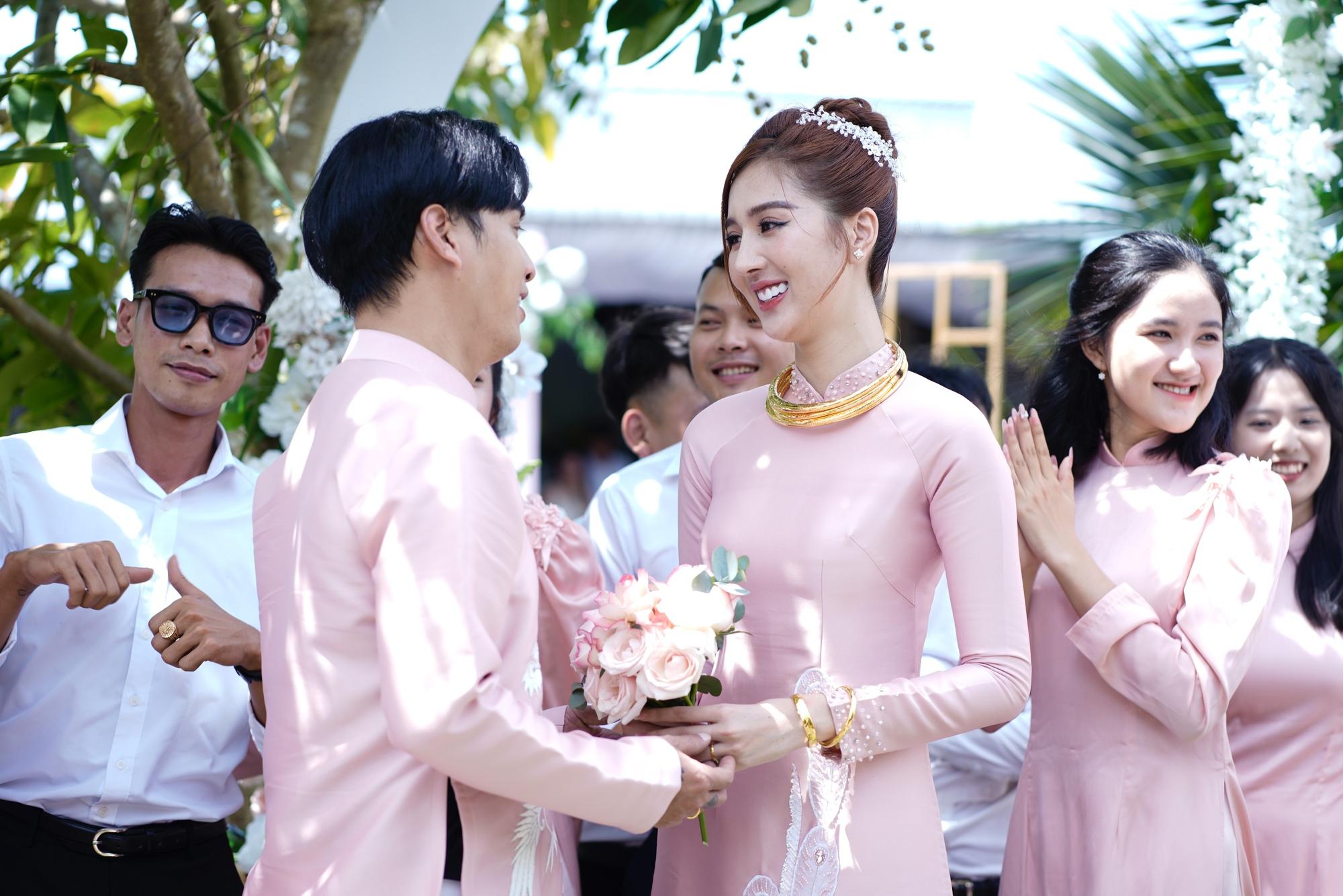 Hồ Quang Hiếu mới cưới đã lòi mặt chuột, tiền của giữ sạch, bị hỏi còn lấp liếm: Không có sao đưa - Hình 2