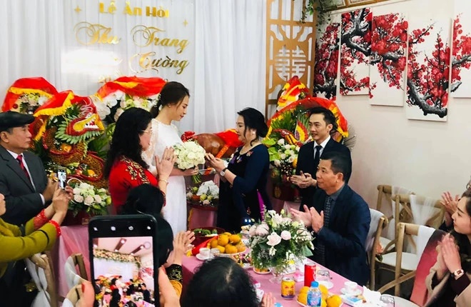 Chân dung mẹ quyền lực của Cường Đô La: Thét ra lửa trên thương trường, về nhà lộ nhân cách khác - Hình 8