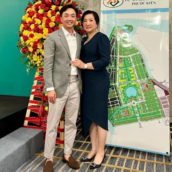 Chân dung mẹ quyền lực của Cường Đô La: Thét ra lửa trên thương trường, về nhà lộ nhân cách khác - Hình 7