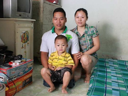 Falling in love with a boy with a birth defect, the 16-year-old girl has an unexpected ending after 15 years of marriage - Photo 4