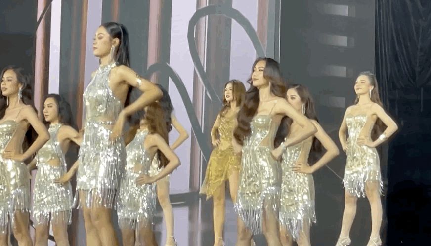 Hoa hậu Thiên Ân cùng top 44 chào sân, màn hô tên bùng nổ Chung kết Miss Grand Vietnam 2023 - Hình 2