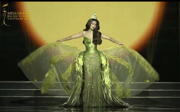 Thiên Ân final walk ấn tượng, xúc động khi kết thúc nhiệm kỳ Miss Grand Vietnam: Chỉ mong mọi người nhớ đến tên tôi - Hình 3