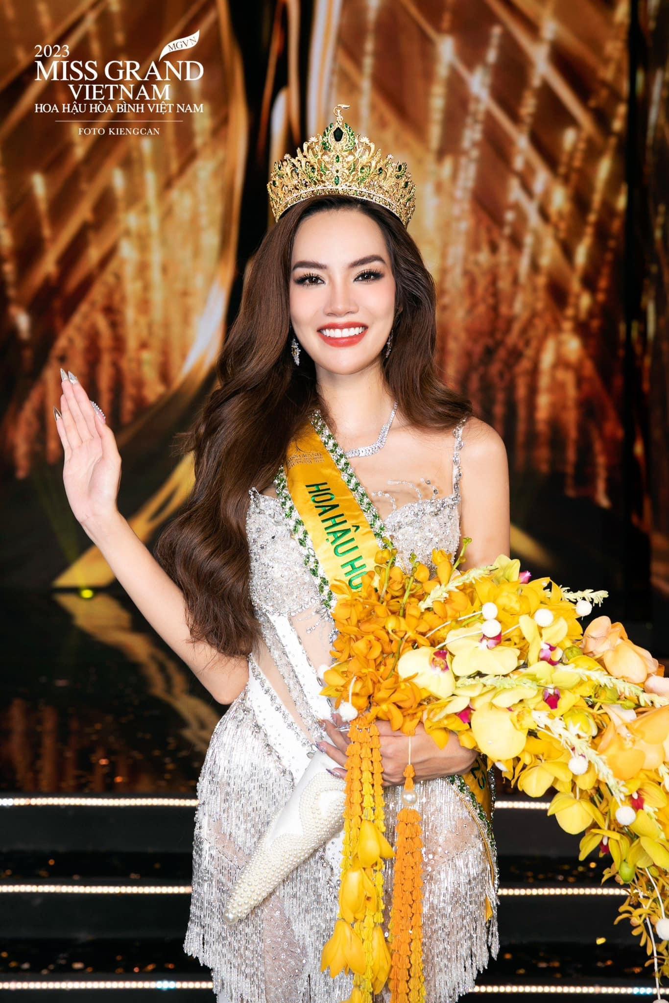 Khánh Vân, Thanh Thanh Huyền vứt bỏ hình tượng, khóc nức nở khi Hoàng Phương đăng quang Miss Grand - Hình 2