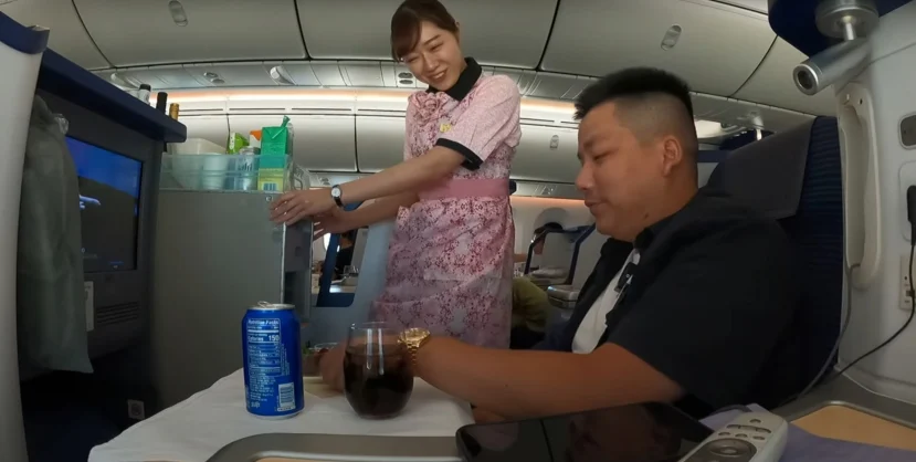 Khoa Pug bán hết tài sản ở Mỹ, từ giã Vương Phạm về Việt Nam để kết hôn với bạn gái người Nhật? - Hình 2