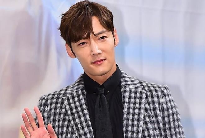 Choi Jin Hyuk: Tài tử Người thừa kế tài sắc có đủ, từng bị cảnh sát bắt, chỉ công khai 1 mối tình - Hình 6