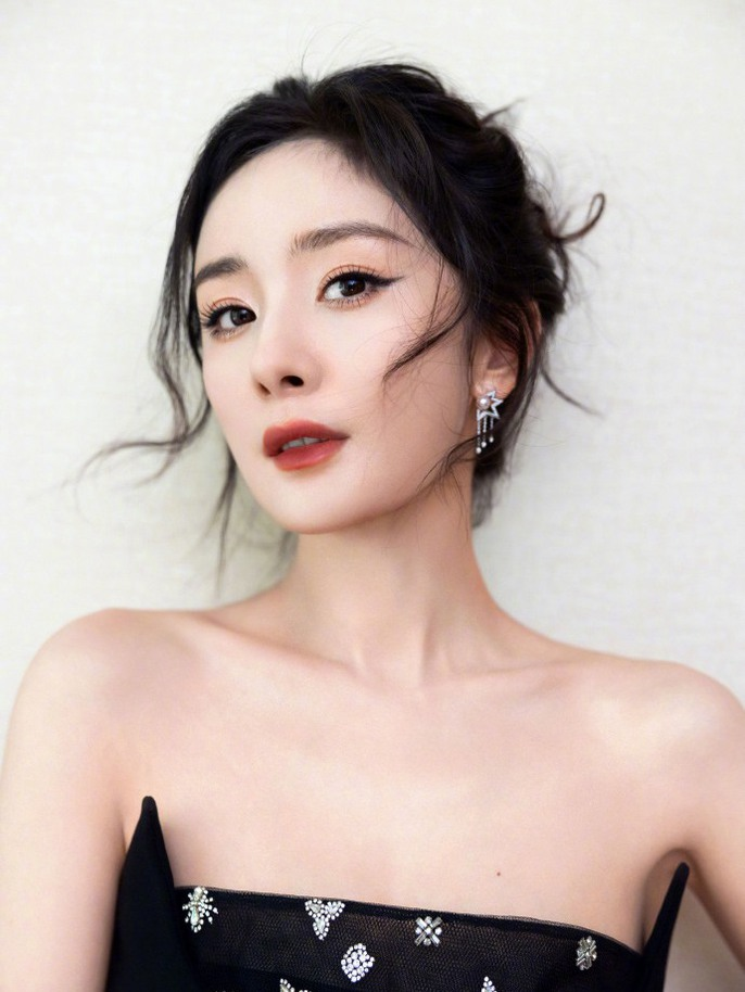 Dương Mịch xinh đẹp hút hồn ở tuổi 37, vừa xuất hiện CĐM lại réo tên Cúc Tịnh Y - Hình 8