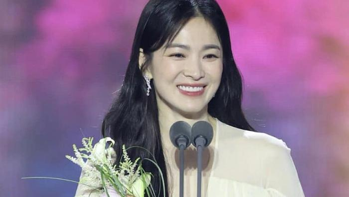 Song Hye Kyo muốn tái hợp tình cũ nhưng e ngại 1 điều, gặp phiền phức khi Jisoo công khai hẹn hò - Hình 1