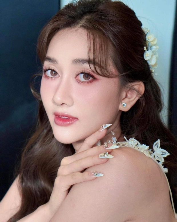 Phương Lan gái hư Nhà Bà Nữ tung ảnh cưới với bạn trai hotboy, CĐM ùa vào soi vì quá lạ! - Hình 1