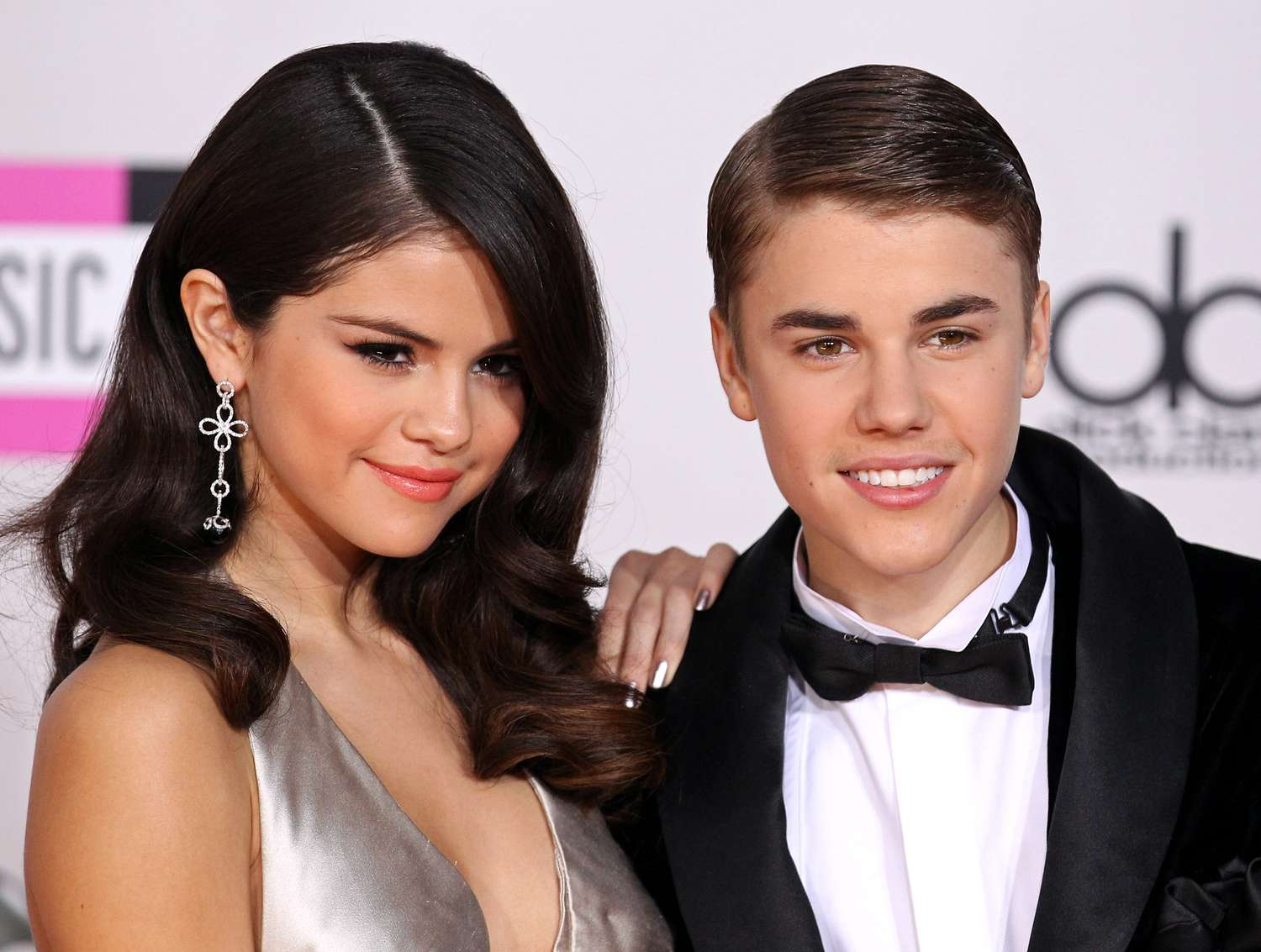 Selena Gomez phán câu xanh rờn khi bị netizen đồn thổi ca khúc mới Single Soon nhắc về tình cũ - Hình 5