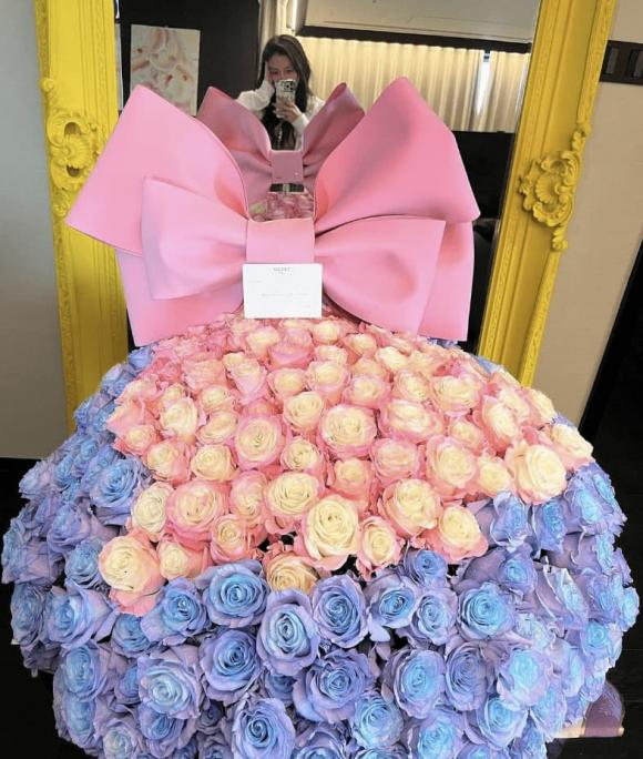 Angela Baby khoe quà khủng được tình mới tặng nhưng vô tình để lộ danh tính đối phương? - Hình 3