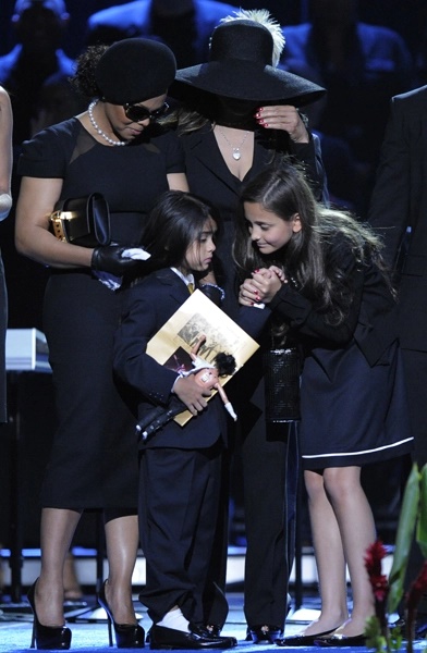 Blanket Jackson: Con trai út vô hình của Michael Jackson, sống cô độc, phải đổi tên vì bị bắt nạt - Hình 6