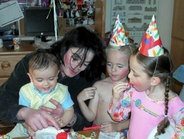 Blanket Jackson: Con trai út vô hình của Michael Jackson, sống cô độc, phải đổi tên vì bị bắt nạt - Hình 4