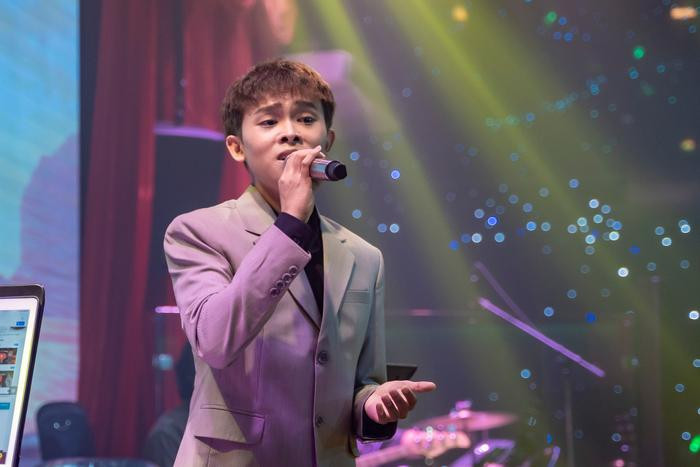 Hồ Văn Cường được khen ăn đứt Hoài Lâm, giọng ca tiến bộ vượt bậc so với thời hát cùng Phi Nhung? - Hình 1