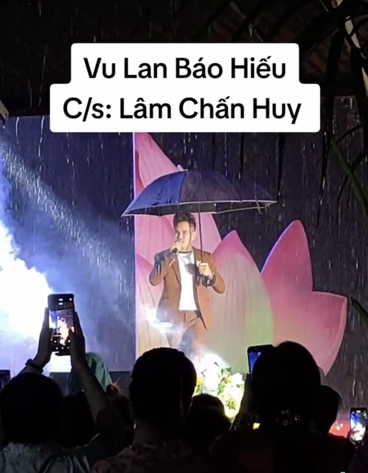 Lâm Chấn Huy biến chùa thành chốn bar sàn khi đi diễn ngày Vu Lan, cảnh tượng bát nháo, phản cảm - Hình 7