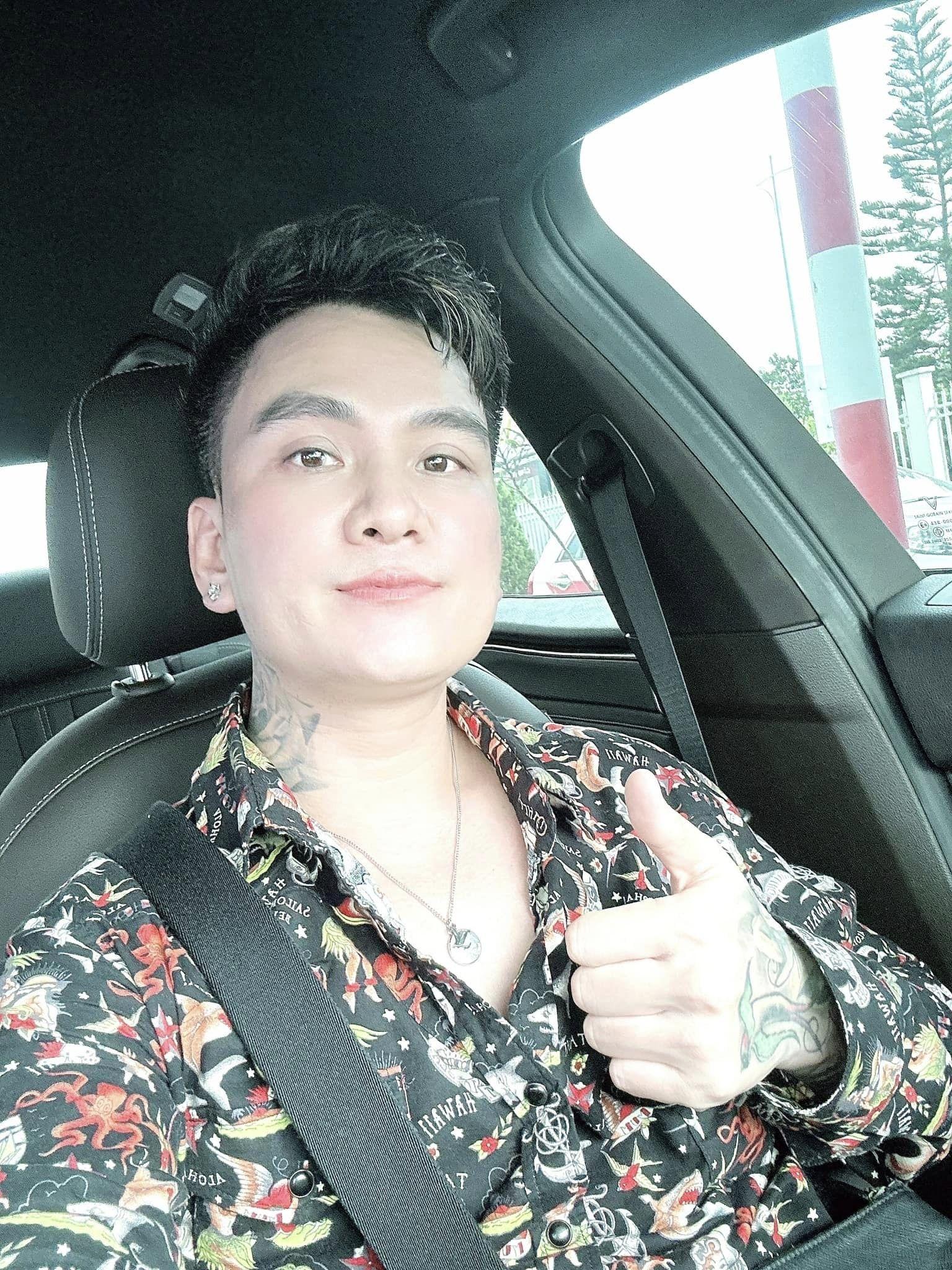 Lâm Chấn Huy biến chùa thành chốn bar sàn khi đi diễn ngày Vu Lan, cảnh tượng bát nháo, phản cảm - Hình 1