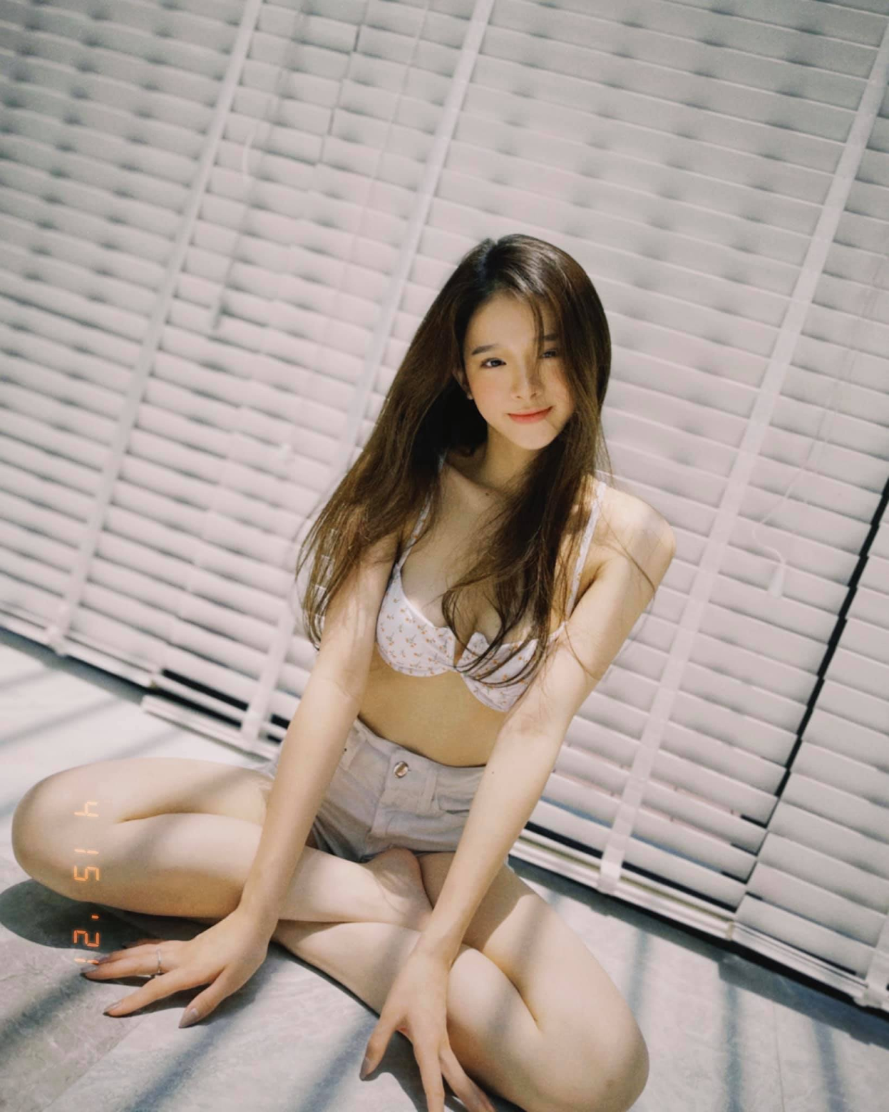 Linh Ka từng bị body shaming trên mạng xã hội nay đã lột xác nữ tính và gợi cảm hơn - Hình 5