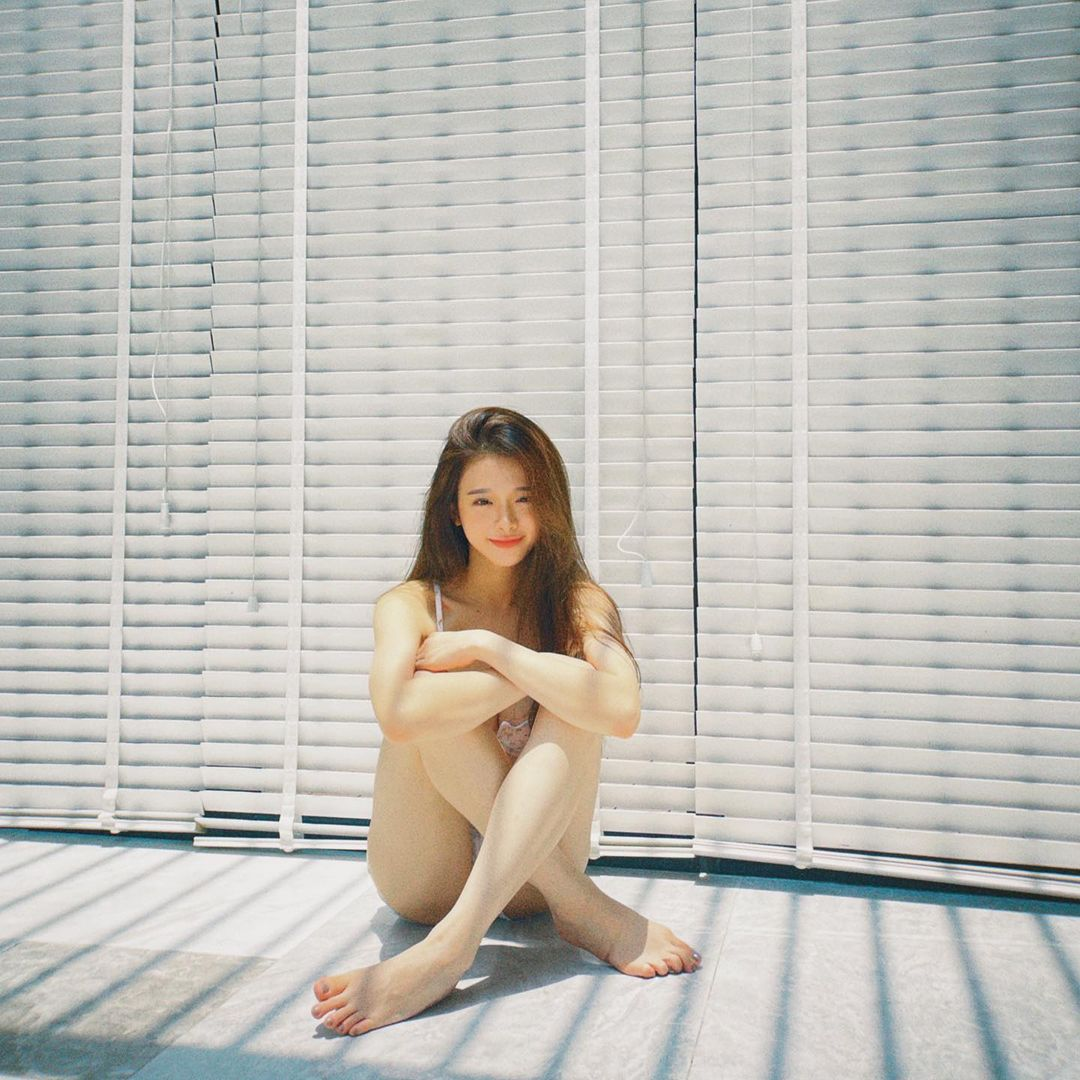 Linh Ka từng bị body shaming trên mạng xã hội nay đã lột xác nữ tính và gợi cảm hơn - Hình 7