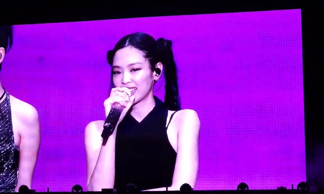 YG xác nhận Jisoo hẹn hò để che giấu việc hủy hợp đồng, Jennie ngầm thông báo rời nhóm ở concert HN? - Hình 10