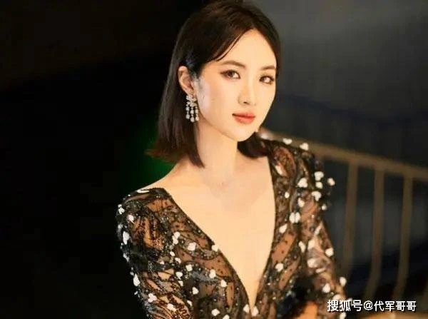 Hai ái nữ Huawei: Không mang họ bố, người lớn lên trong nhà thuê dột nát, kẻ nhung lụa giàu sang - Hình 7