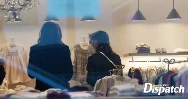 Song Hye Kyo lộ ảnh đi chụp hình cưới, chú rể U50 nhưng phong độ ngời ngời, Song Joong Ki thua xa - Hình 5