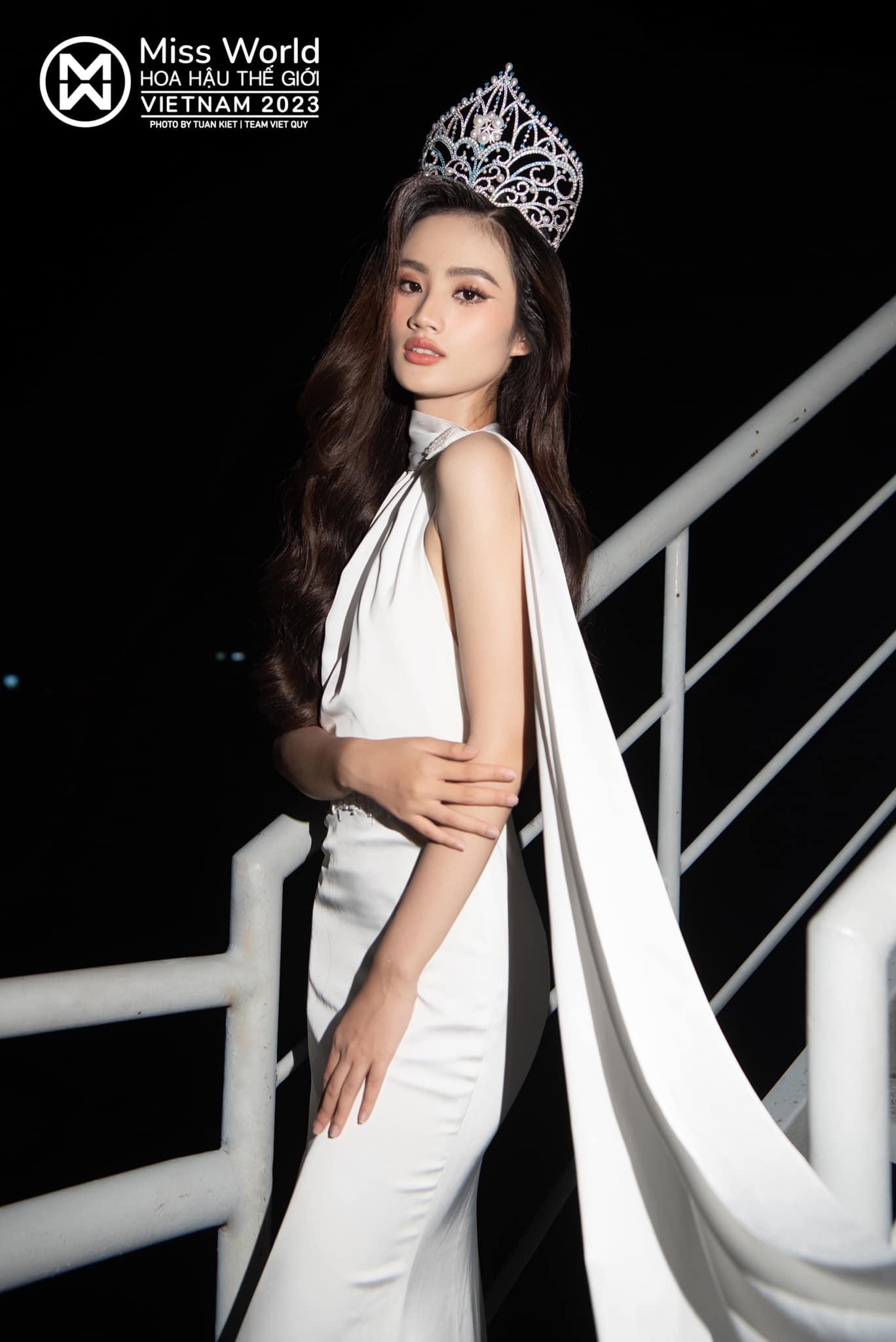 CEO chủ quản Ý Nhi lộ khoảnh khắc sợ tái mặt trên thảm đỏ sau loạt drama, ngăn MC gọi là dì Dung - Hình 1