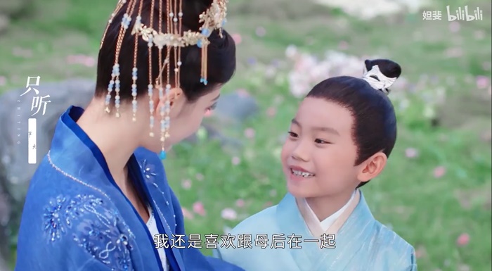 Địch Lệ Nhiệt Ba để lộ con trai giấu kín, dung mạo lẫn tính cách giống hệt mẹ minh tinh - Hình 1