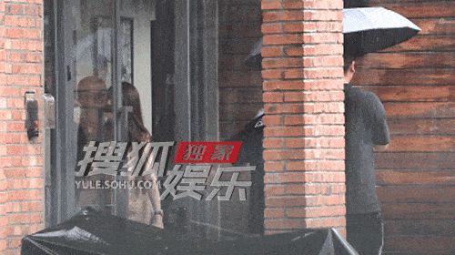 Huỳnh Hiểu Minh đưa bạn gái mới đi làm? - Hình 1