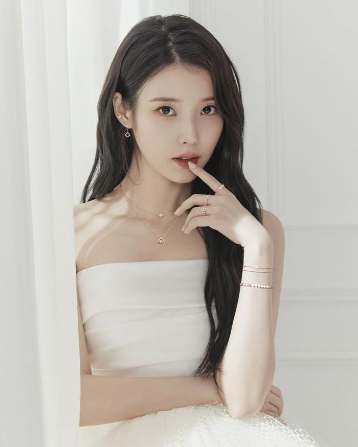 IU dính dán gián điệp, công ty quản lý cùng pháp luật tức tốc vào cuộc gây náo loạn Kbiz - Hình 3