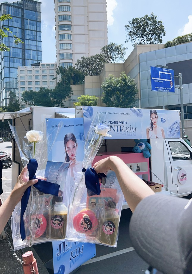 Jisoo - Rosé về Hàn Quốc vẫn nhớ Việt Nam, đăng ảnh chụp ở concert Hà Nội mừng 7 năm Blackpink debut - Hình 10